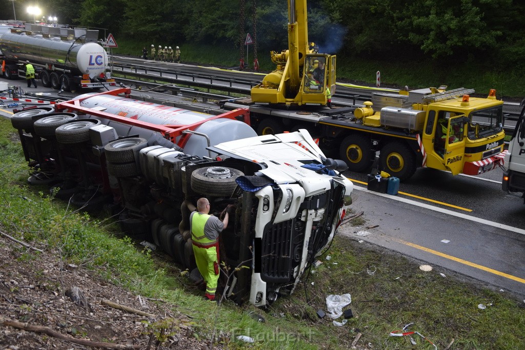 VU Gefahrgut LKW umgestuerzt A 4 Rich Koeln Hoehe AS Gummersbach P334.JPG - Miklos Laubert